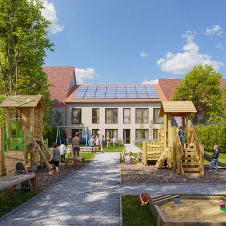 Spielplatz vor einem modernen Gebäude mit Solarpanelen, Kinder spielen und Erwachsene betreuen, klare Himmel und sonniges Wetter, lebendige Atmosphäre.